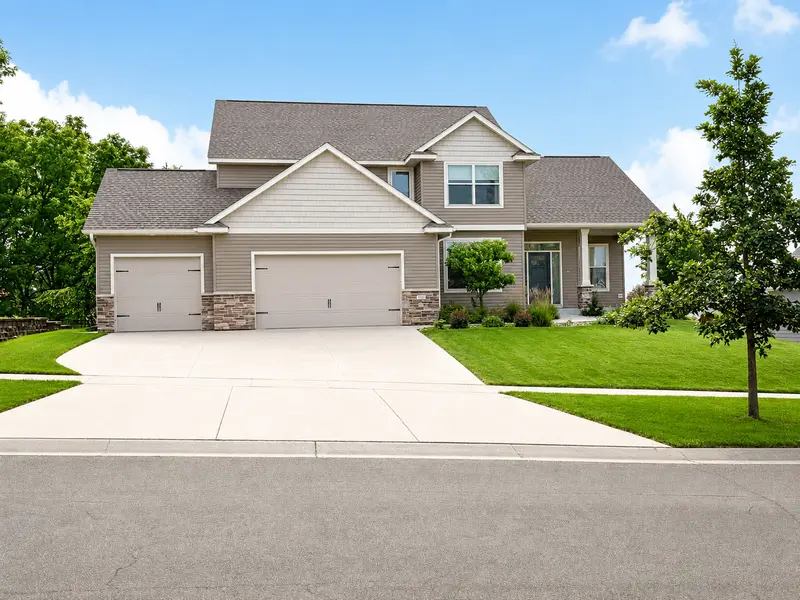 1892 Shannon Oaks BLVD NE, Rochester, MN 55906
