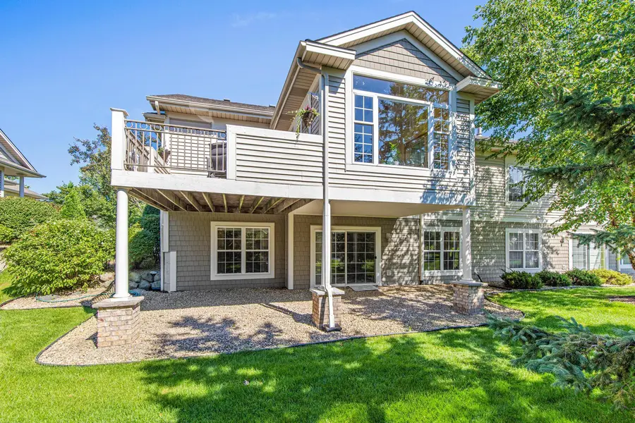 408 Holly LN N, Oakdale, MN 55128