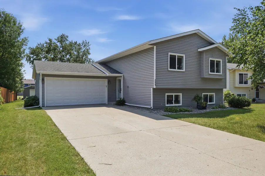 2523 33rd AVE S, Moorhead, MN 56560