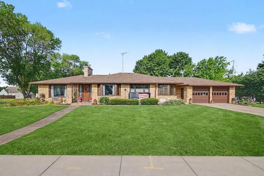 300 5th ST NE, Montgomery, MN 56069