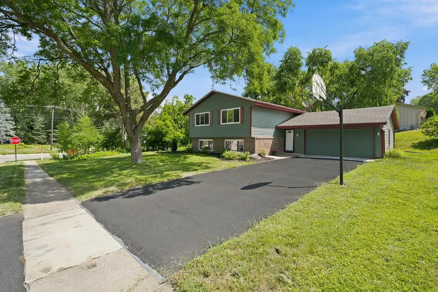 9401 Briar RD, Bloomington, MN 55437