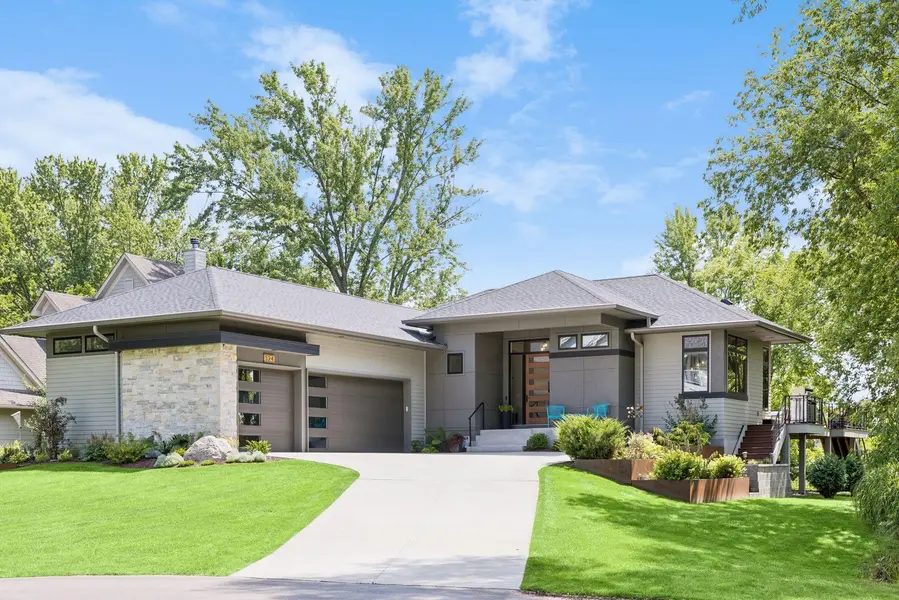 324 Hampton ST, Wayzata, MN 55391