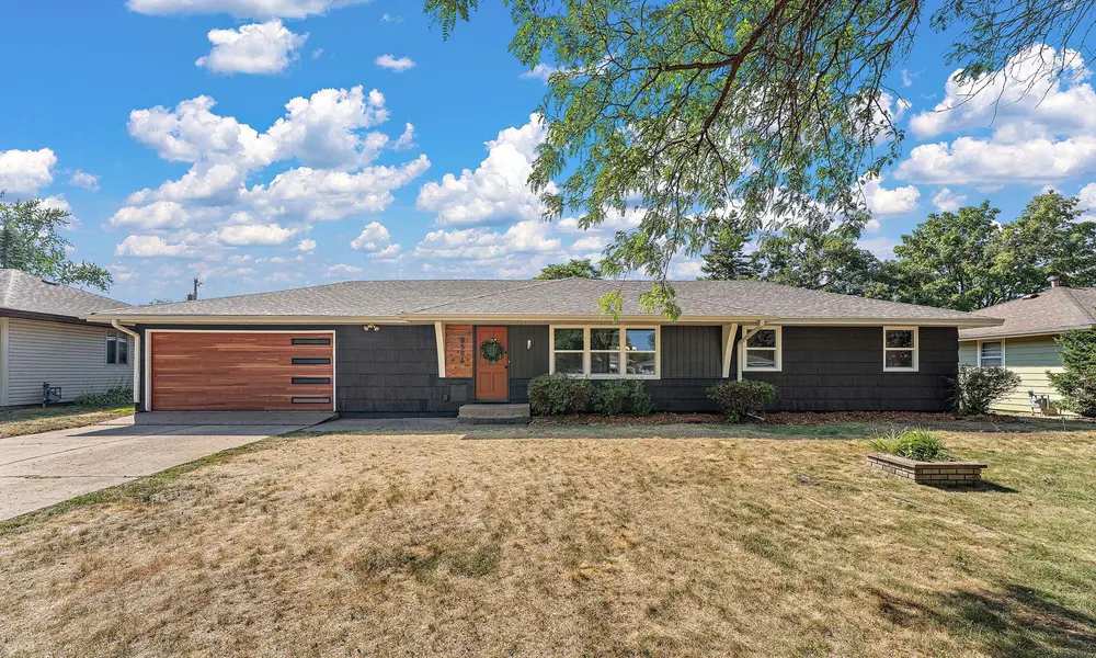 8584 Greystone AVE S, Cottage Grove, MN 55016