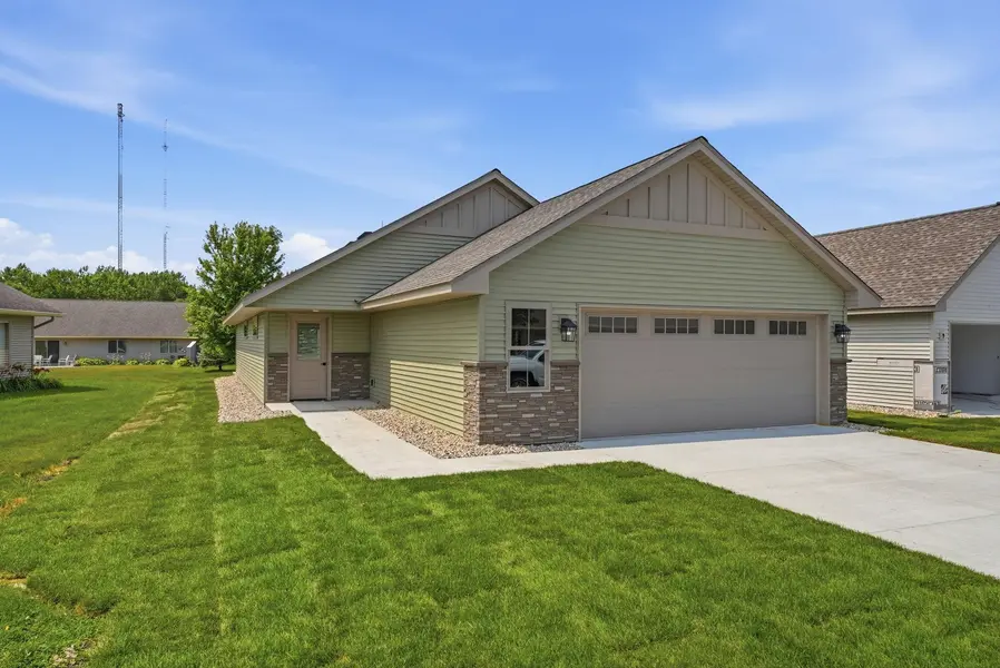 1807 Upper Trentwood CIR NE, Willmar, MN 56201