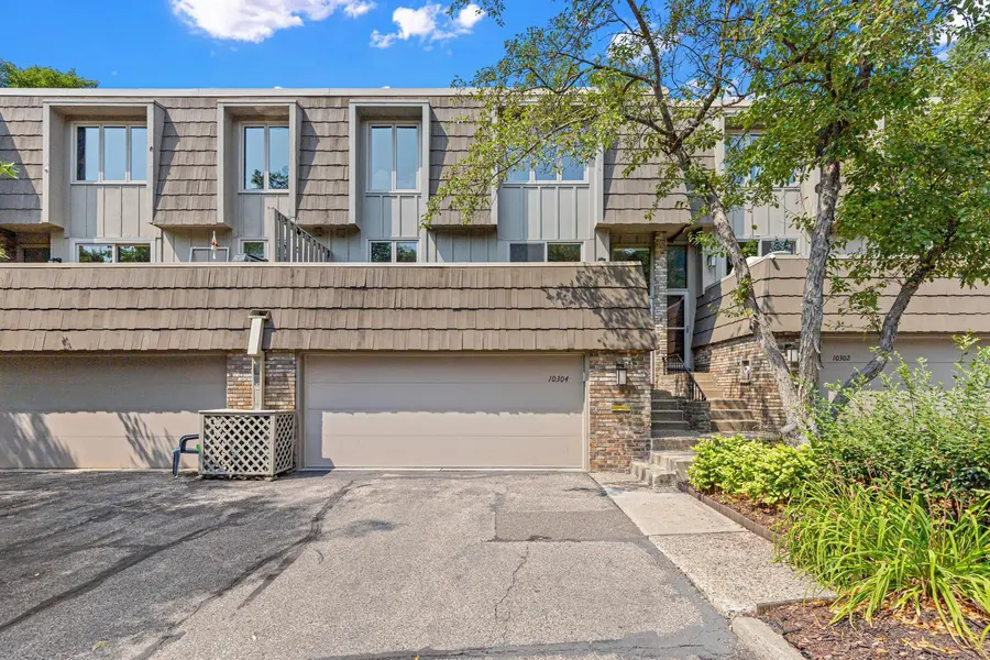 10304 Berkshire RD, Bloomington, MN 55437