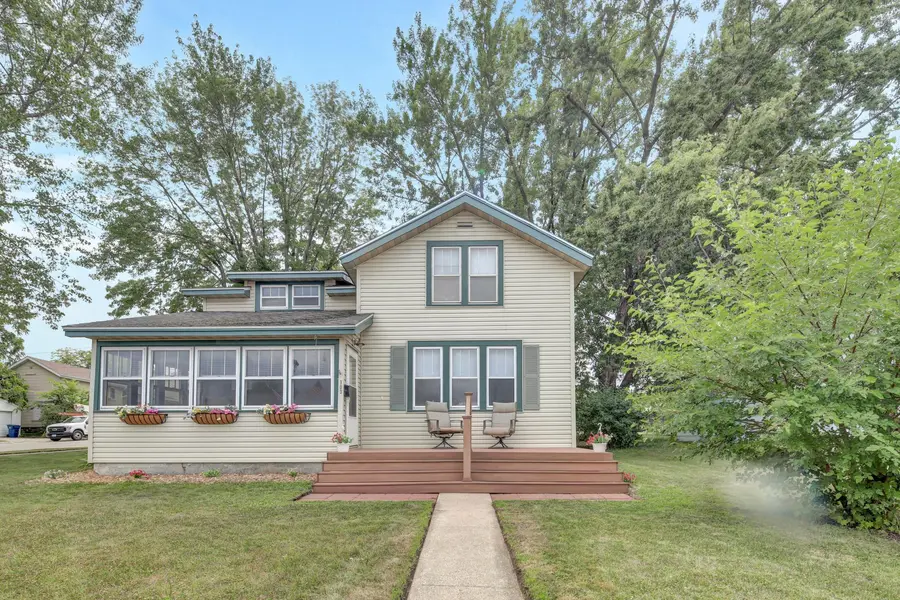 303 N Lakeshore DR, Lake City, MN 55041