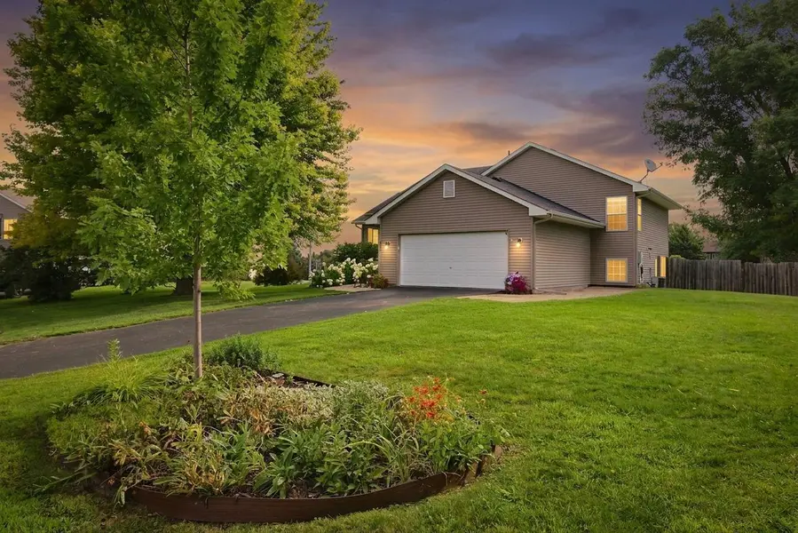 809 Morningside PL, Belle Plaine, MN 56011