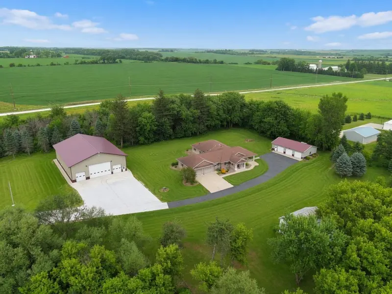70082 270th AVE, Kasson, MN 55944