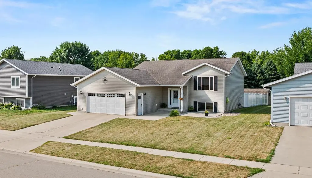513 Harriett DR, Marshall, MN 56258