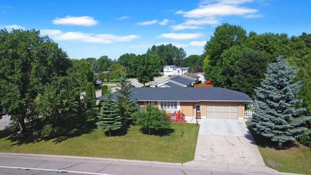 113 Circle DR, Thief River Falls, MN 56701