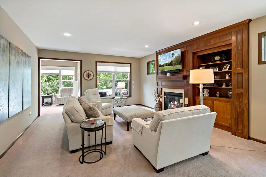 15305 Stonewood CT, Burnsville, MN 55306