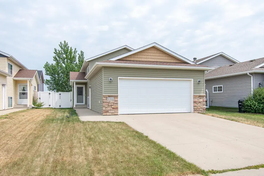 6166 35th ST S, Fargo, ND 58104