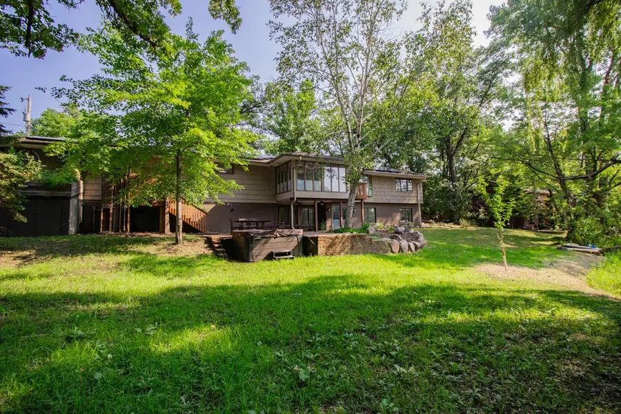 700 Arbogast ST, Shoreview, MN 55126