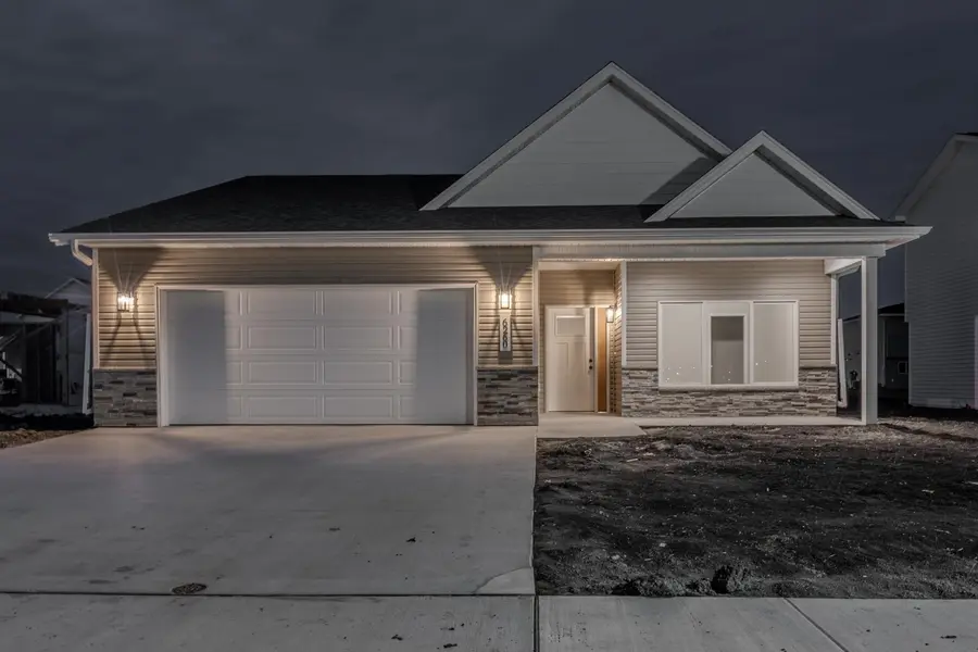 6813 Deer Creek LOOP, Horace, ND 58047