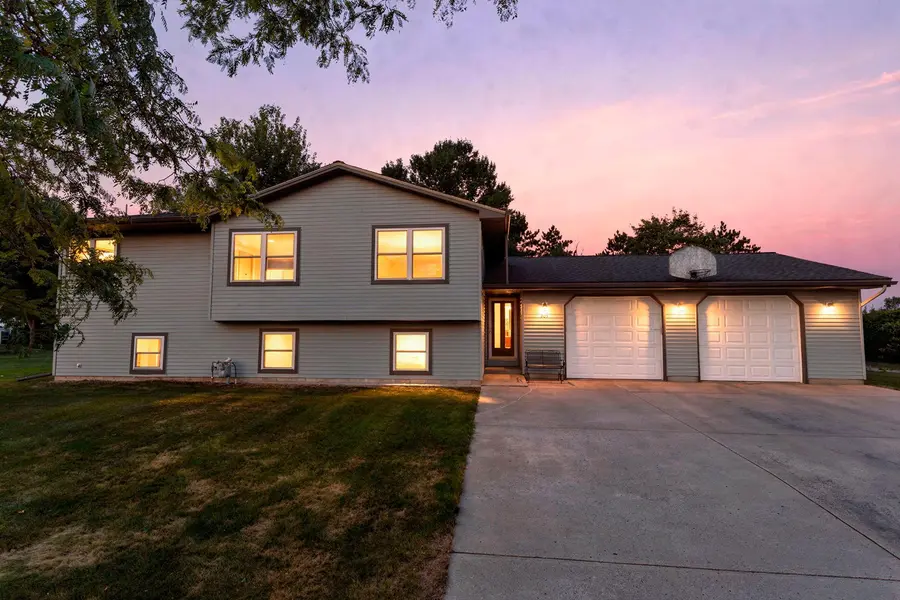 705 N Estates AVE, Litchfield, MN 55355
