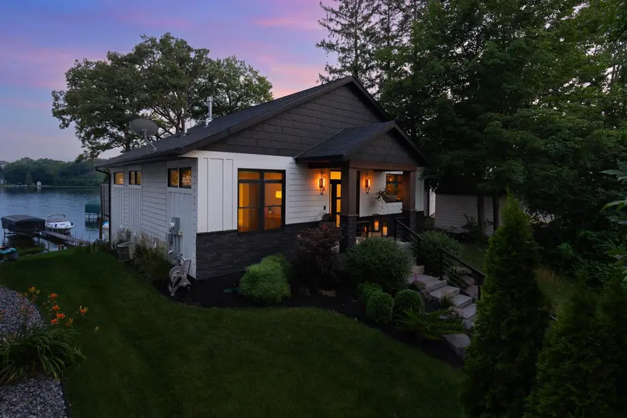 6199 Sinclair RD, Mound, MN 55364