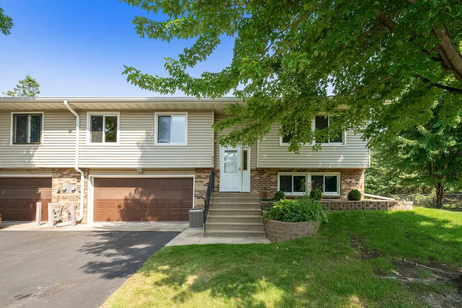 934 94th AVE NE, Blaine, MN 55434