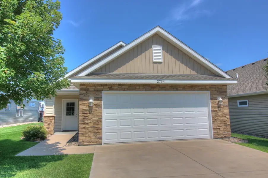 2734 Ridgeview DR, Red Wing, MN 55066