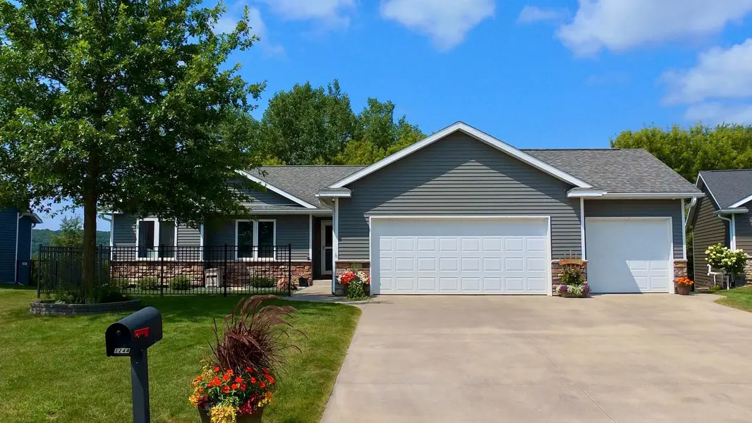 1244 Lone Stone CT SE, Chatfield, MN 55923