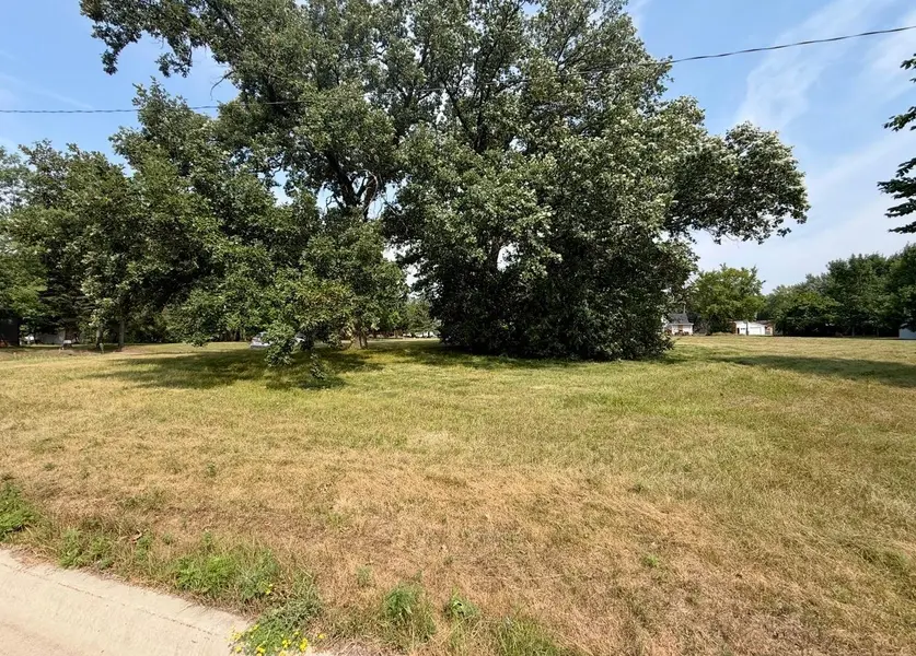 605 8th ST SW, Little Falls, MN 56345