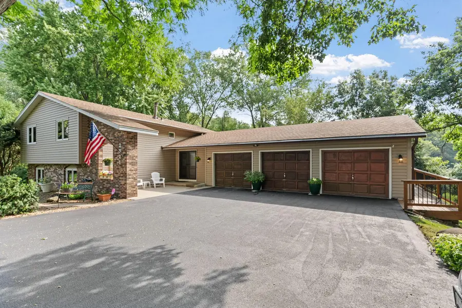 2821 Saddlebrooke CIR, Minnetonka, MN 55305