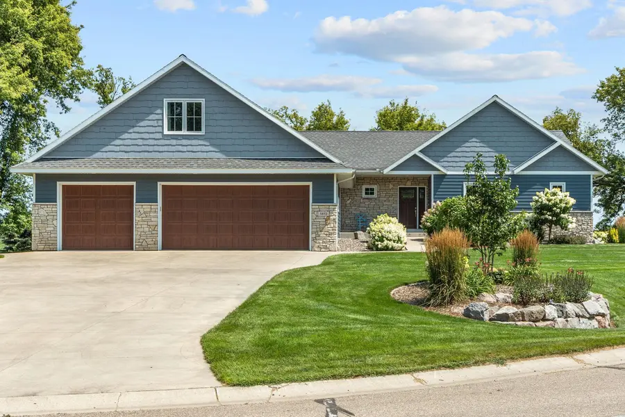 1412 Fairacre LN SW, Willmar, MN 56201