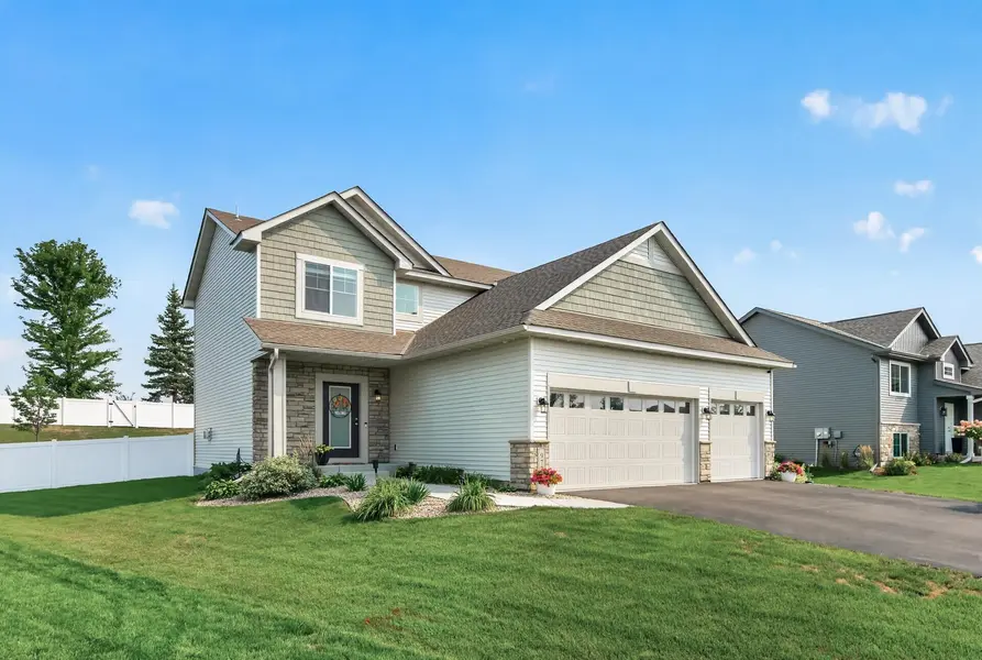 972 Forest Edge CIR, Jordan, MN 55352