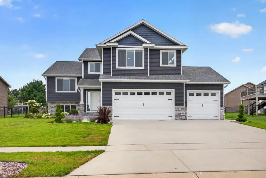 886 Portsmith DR NW, Rochester, MN 55901