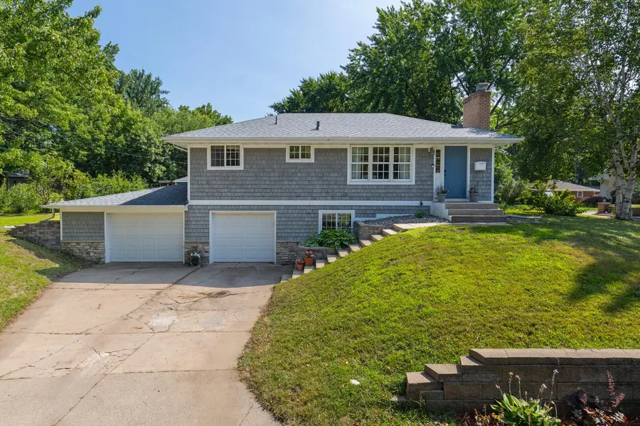 7729 Plymouth AVE N, Golden Valley, MN 55427