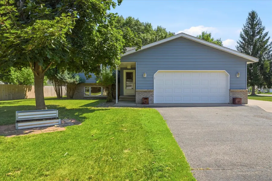 1515 32nd AVE SW, Cambridge, MN 55008
