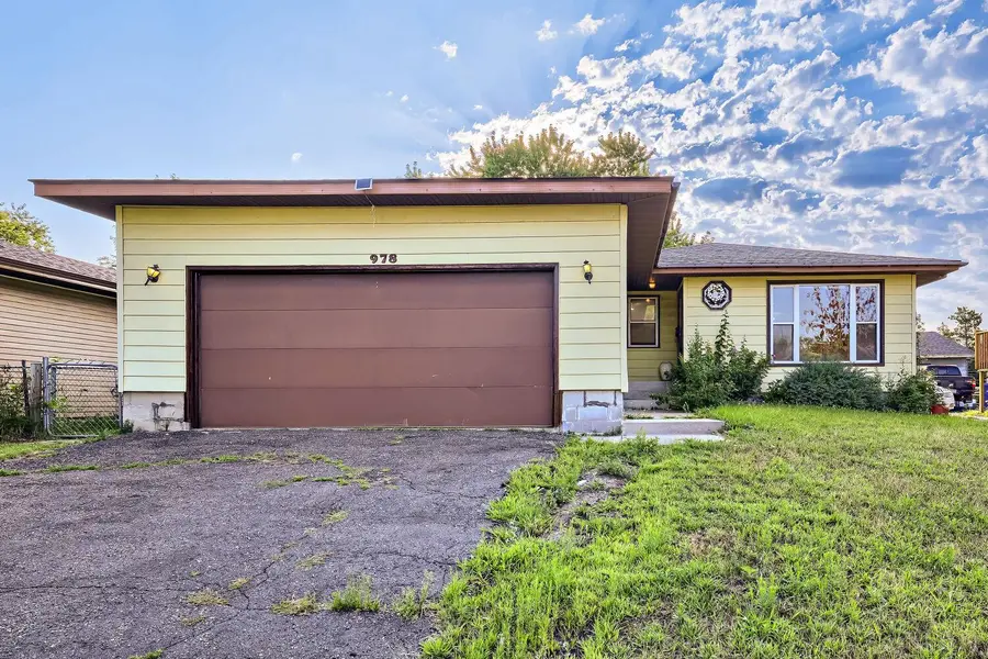978 Western AVE N, Saint Paul, MN 55117