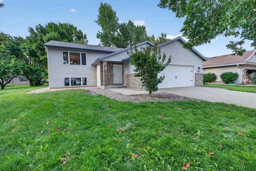 108 Celestine CIR, Mankato, MN 56001
