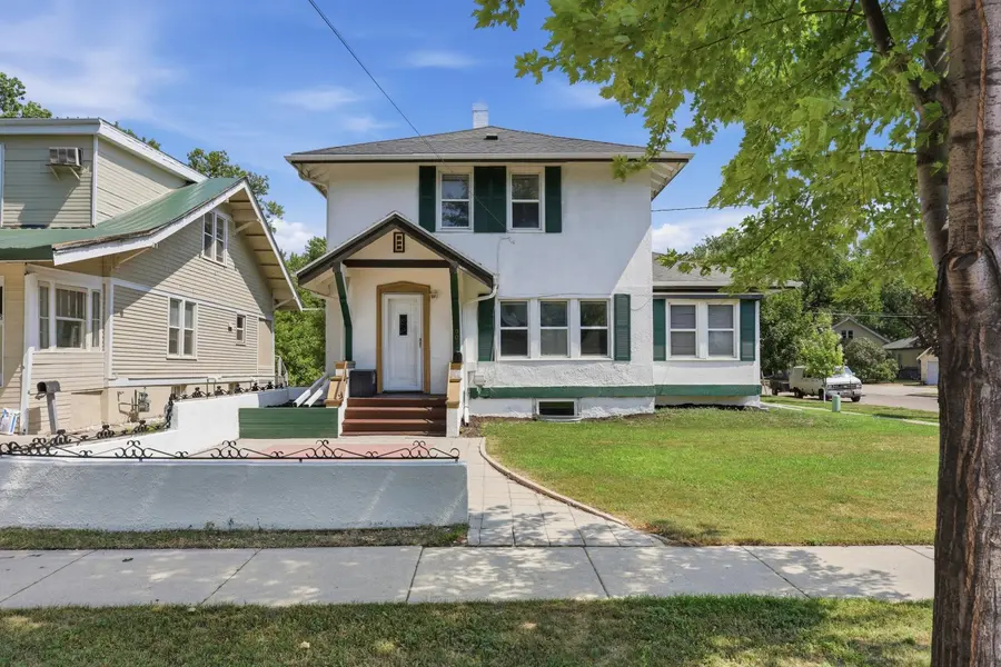 901 College ST N, Fargo, ND 58102
