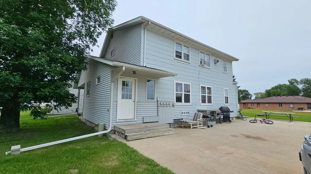104 5th AVE S, Wahpeton, ND 58075