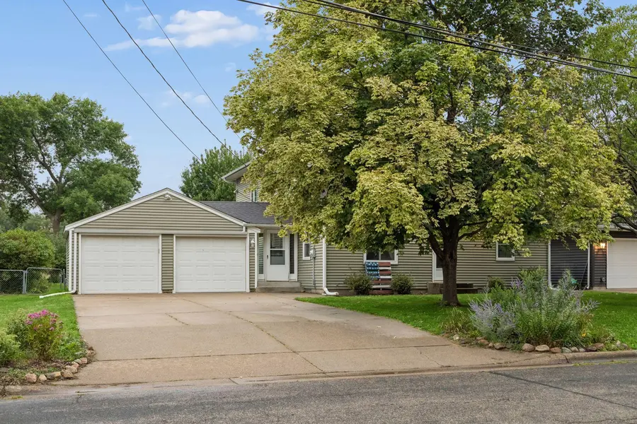 20635 Hughes AVE W, Lakeville, MN 55044