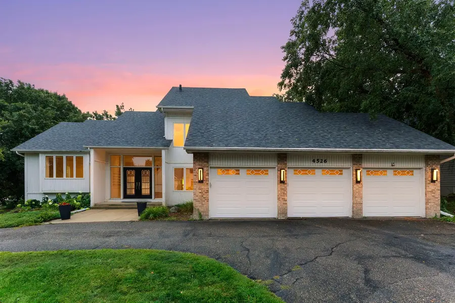 4526 137th ST W, Apple Valley, MN 55124