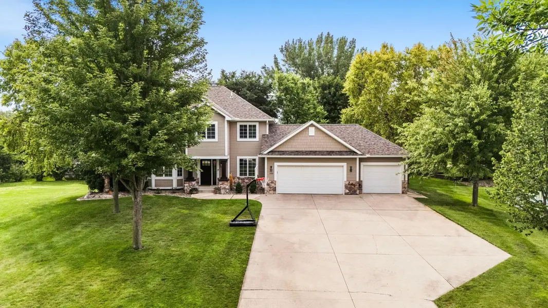 1373 Heritage AVE NW, Hutchinson, MN 55350