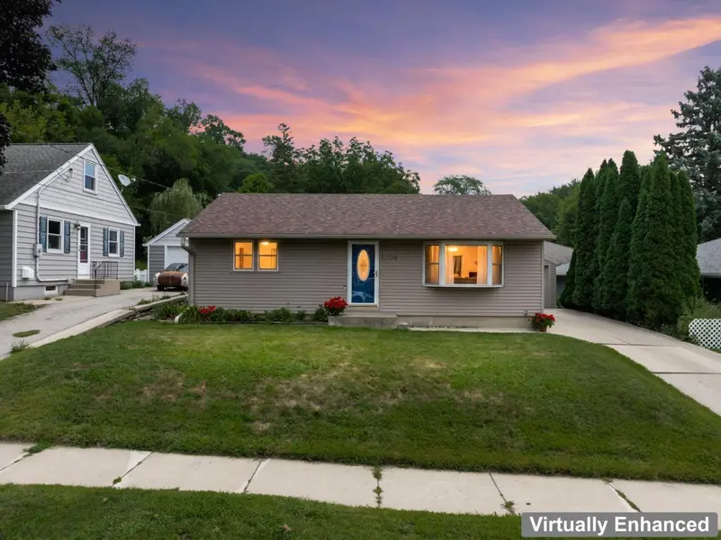 1004 14th AVE NE, Rochester, MN 55906