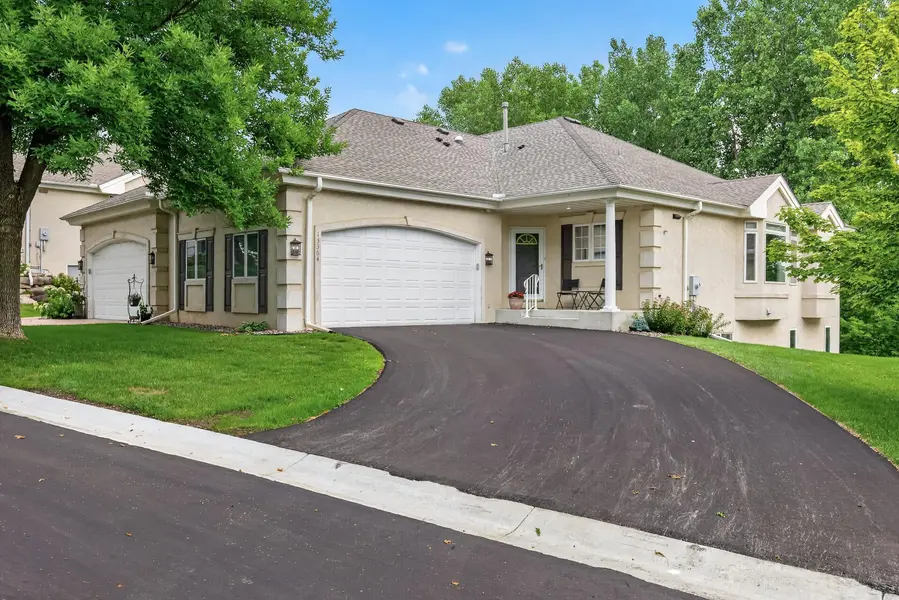13364 Hummingbird DR, Apple Valley, MN 55124
