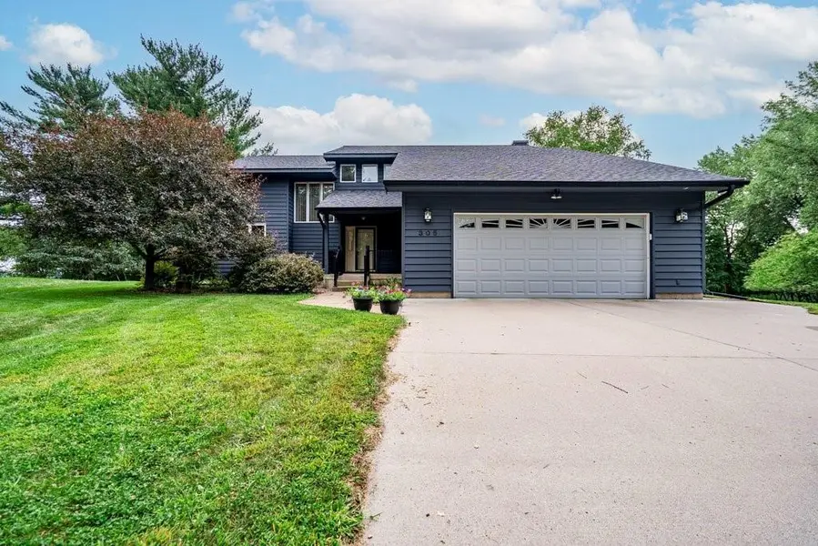 503 Grandview Heights CT, Menomonie, WI 54751