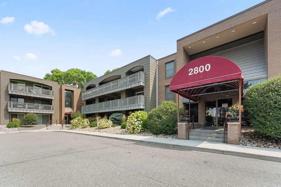 2800 Hamline AVE N #313, Roseville, MN 55113