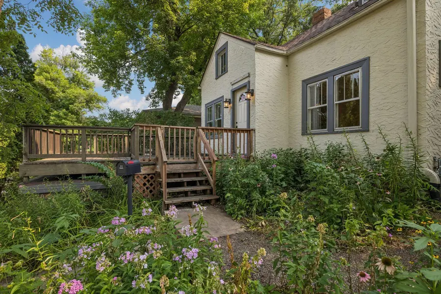 2720 McNair DR N, Robbinsdale, MN 55422