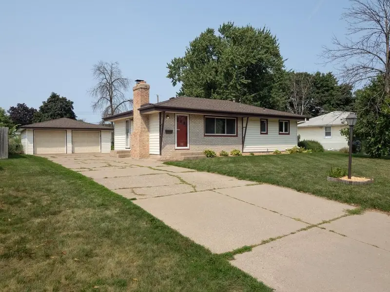 6231 Quail AVE N, Brooklyn Center, MN 55429