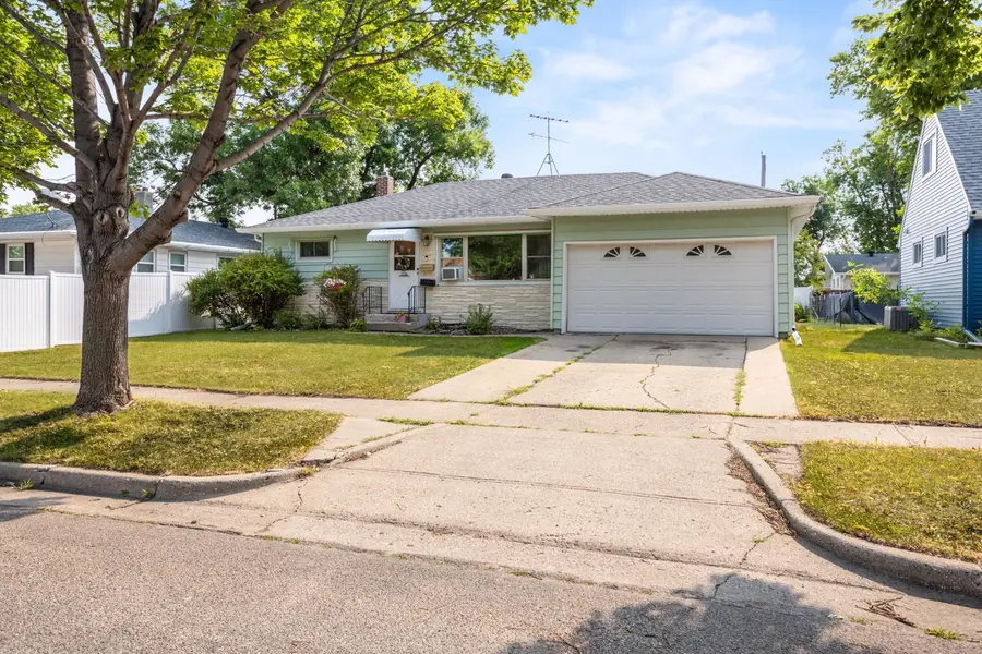 1236 15 1/2 ST N, Moorhead, MN 56560