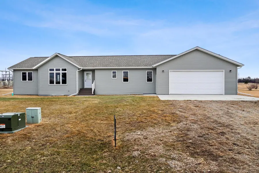 220 Lylac Circle, Forman, ND 58032