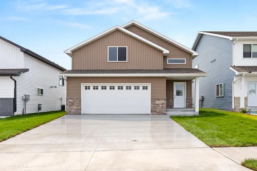 2515 38th AVE S, Moorhead, MN 56560