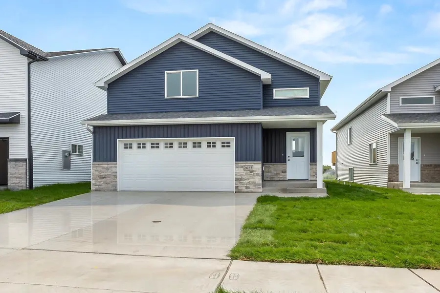 2623 38 AVE S, Moorhead, MN 56560