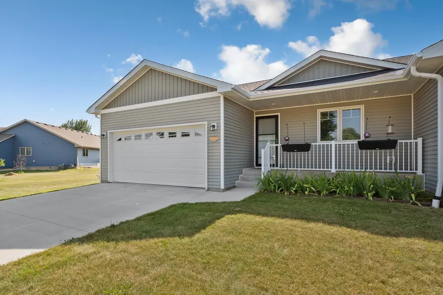 611 Mari Dean BLVD #6, Lake Crystal, MN 56055