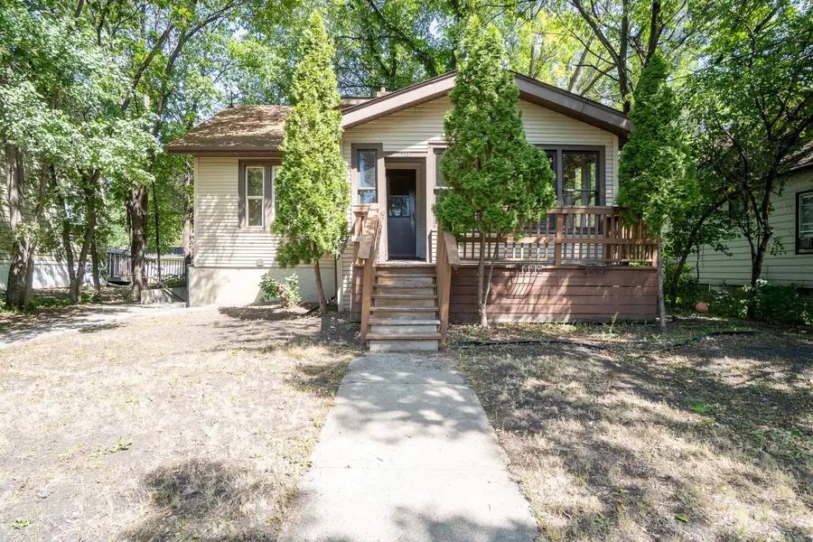 915 College ST N, Fargo, ND 58102