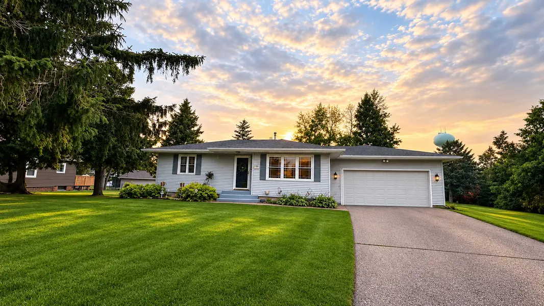 2420 Kenyon RD, Owatonna, MN 55060